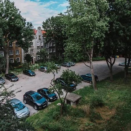 Olives Marina Apt Steps To Basilica & Motlawa *