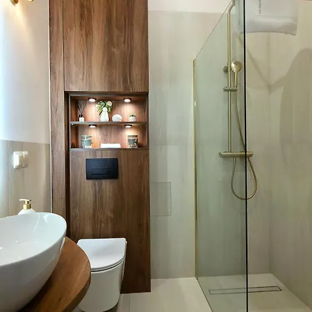 Olives Marina Apt Steps To Basilica & Motlawa *