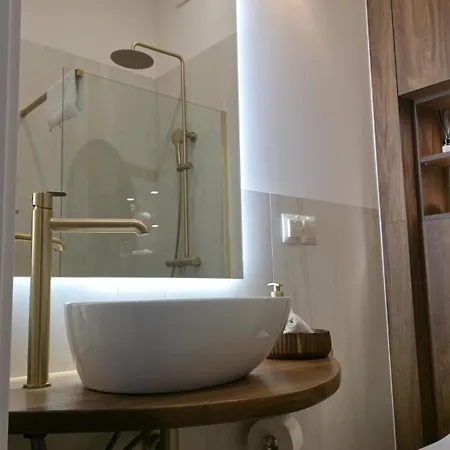 Olives Marina Apt Steps To Basilica & Motlawa *