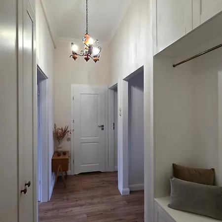 Olives Marina Apt Steps To Basilica & Motlawa