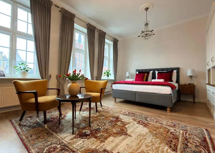 Olives Marina Steps To Basilica & Motlawa Апартаменты *