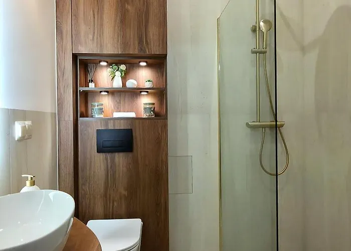 Olives Marina Steps To Basilica & Motlawa *