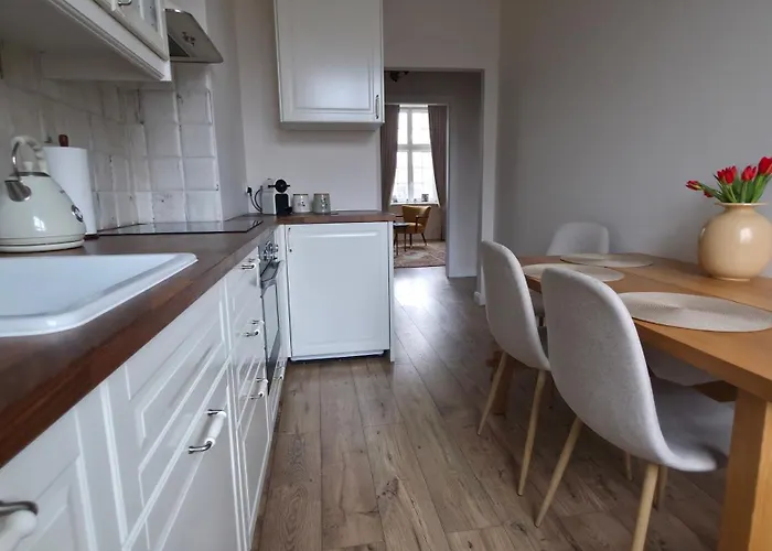 Olives Marina Steps To Basilica & Motlawa