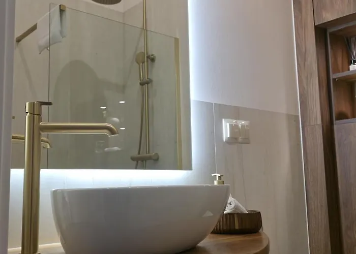 Olives Marina Steps To Basilica & Motlawa *